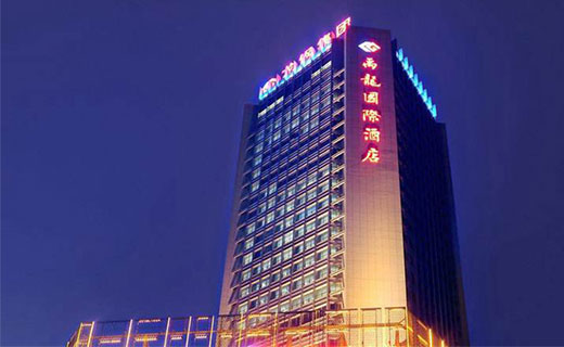 西安禹龙国际酒店是一家全新概念的准五星级酒店，位于北二环迎宾大道立交桥西北角，据知周边多处名胜古迹、旅游景点，地理位置优...